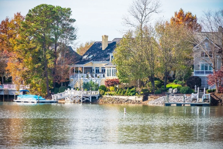 Want a Dog-Friendly Stay? How Do You Spot Pet-Friendly Vacation Rentals Near Kerrville, TX?